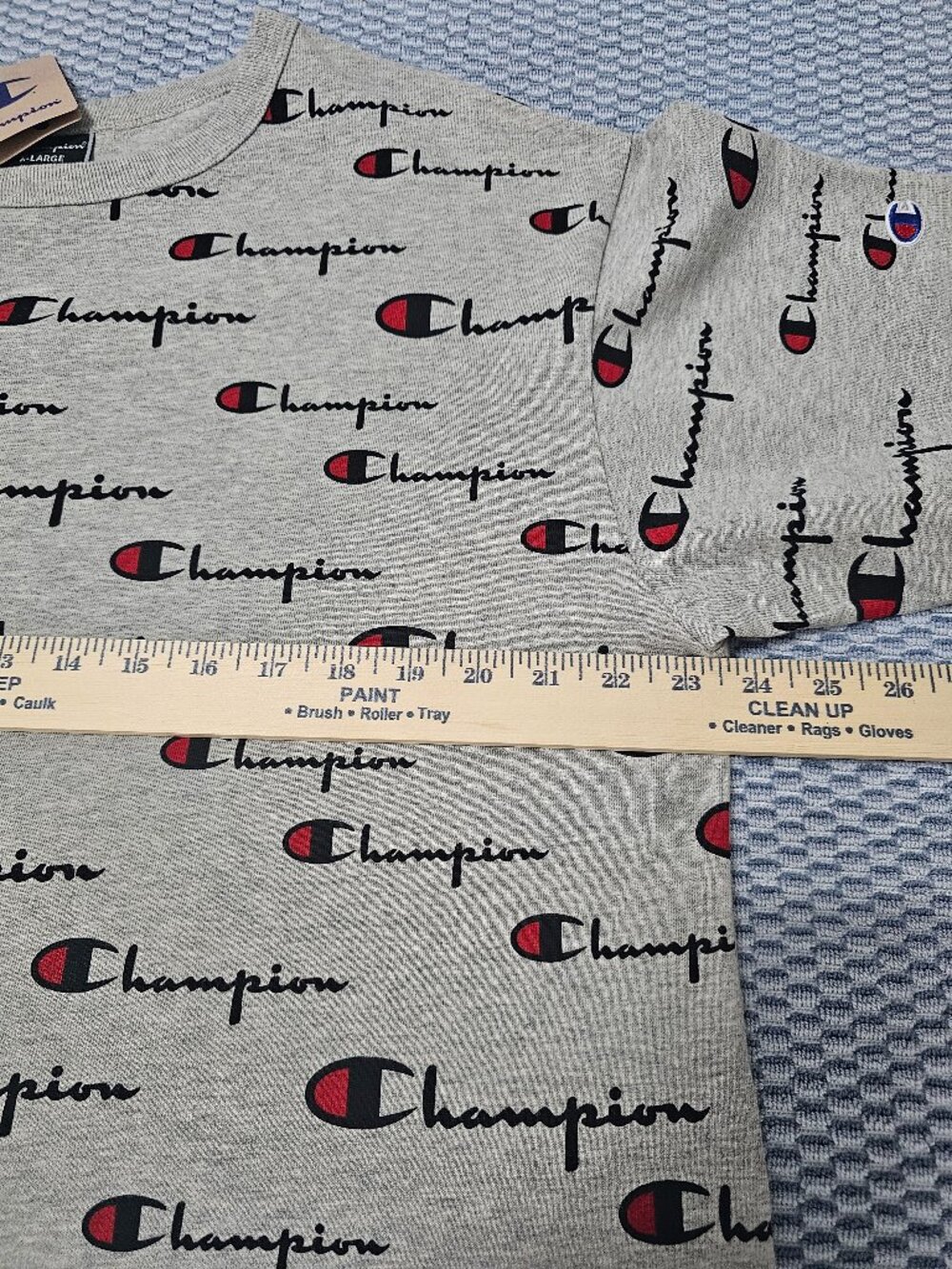 NWT Champion Womens Script Printed Gray Cropped Tee All-Over Logo Sleeve Size XL - Picture 4 of 6